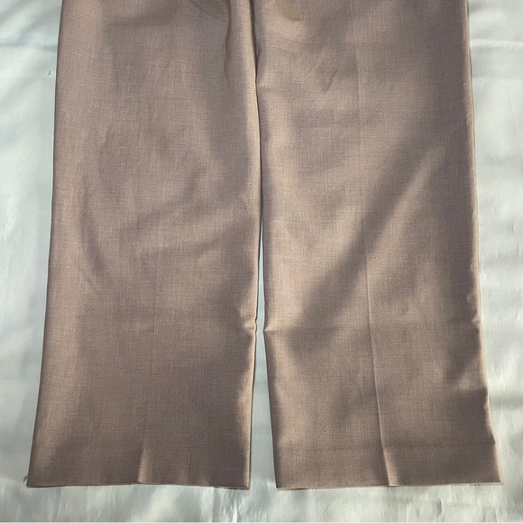 Aritzia- The Effortless Pant (Re)ssential in Heather Saville Size 4 Tan Cream - Picture 7 of 9